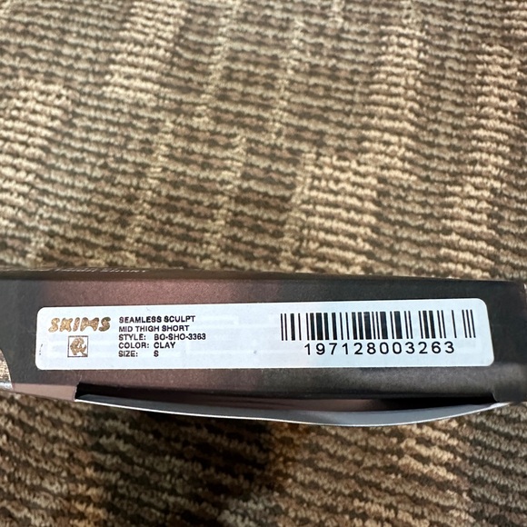 Skims Seamless Sculpt Shorts - Picture 2 of 4